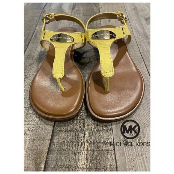 Women's Michael Kors Plate Flat Thong Sandals | Buttercup | 7 - Picture 3 of 16